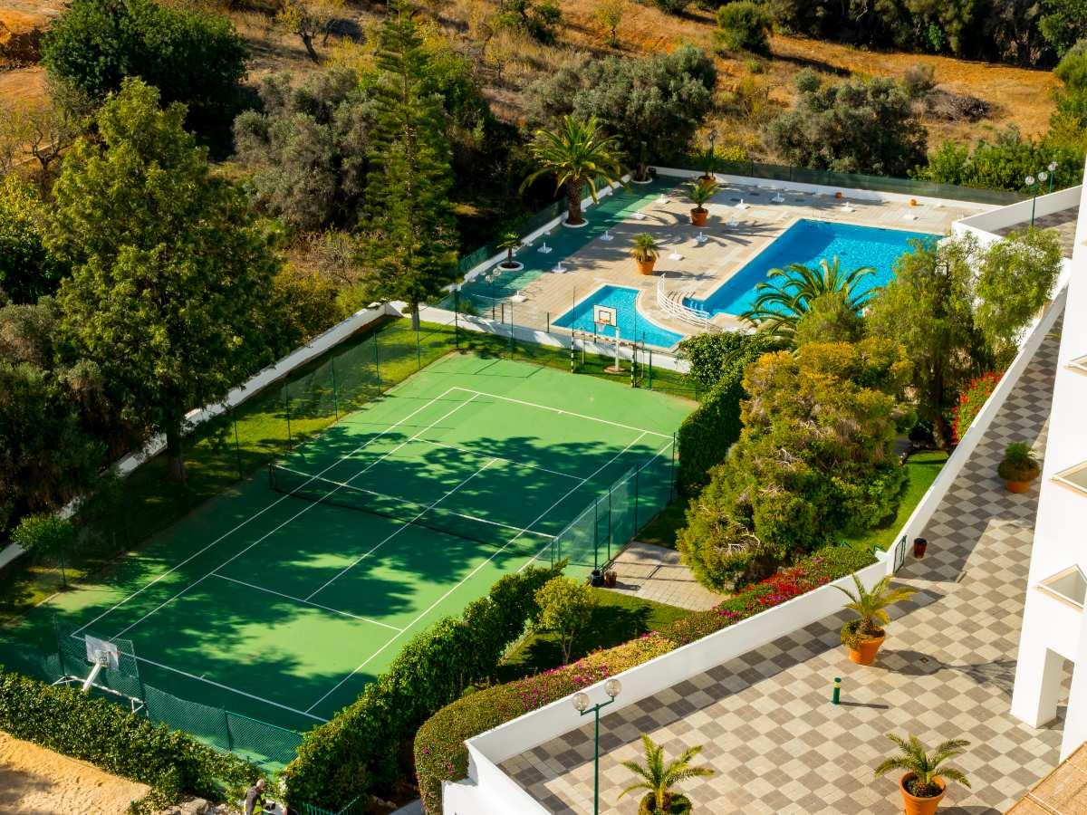 Minigolfe, ténis, voleibol, basquetebol, futebol e ténis de mesa